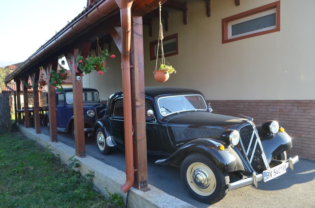 Vila Old Cars Cristian  Eksteriør billede